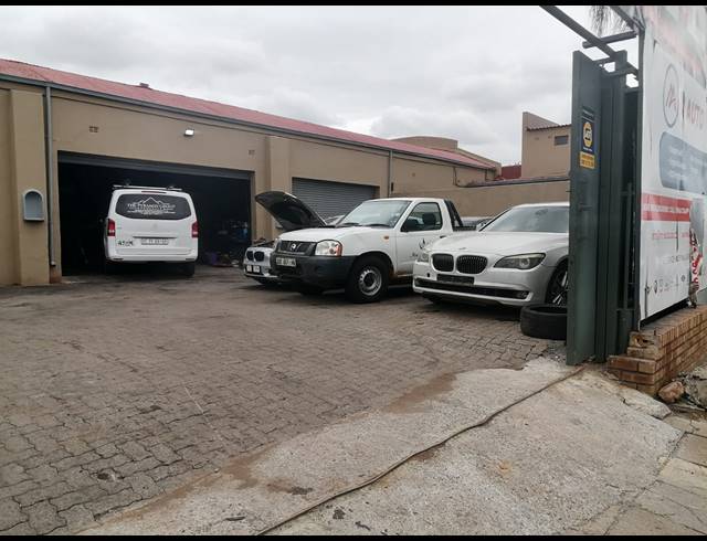 573M² BUSINESS FOR SALE IN RUSTENBURG CENTRAL